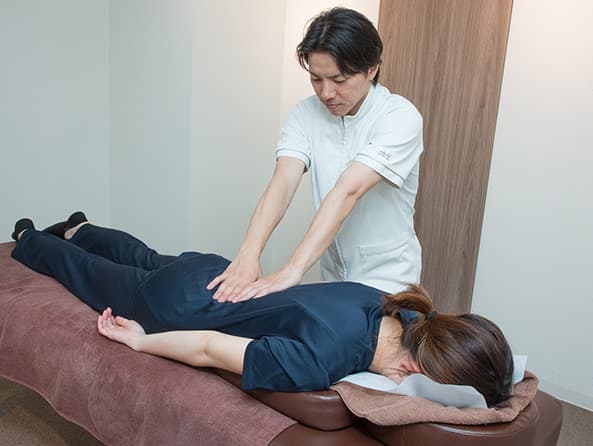 MAKANA整体サロングループの腰痛の施術