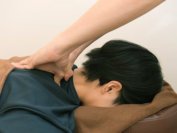 MAKANA整体サロングループの首こりの施術